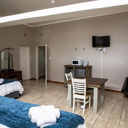 Opstal Guestfarm Hotel Potchefstroom Ngoại thất bức ảnh