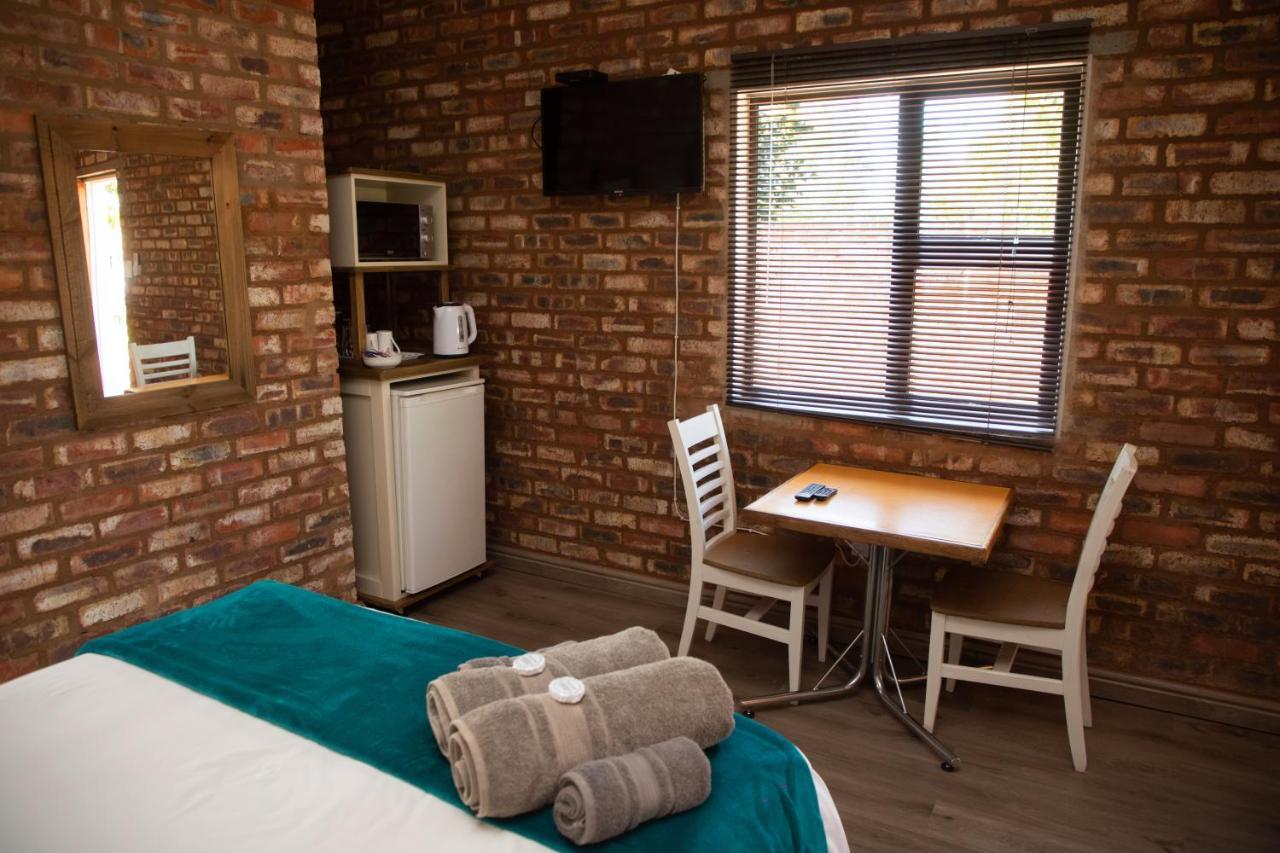 Opstal Guestfarm Hotel Potchefstroom Ngoại thất bức ảnh