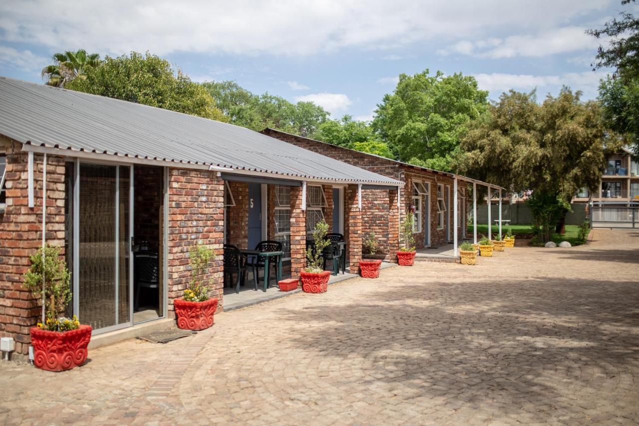 Opstal Guestfarm Hotel Potchefstroom Ngoại thất bức ảnh